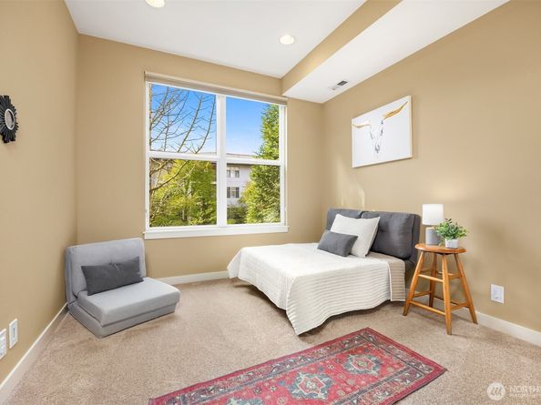 615 6th Street 201, Kirkland WA 98033