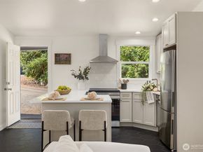 1574 NE Park View Drive 1, Bainbridge Island WA 98110