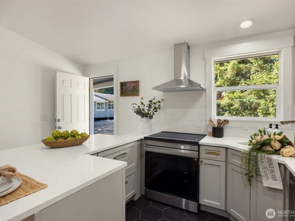 1574 NE Park View Drive 1, Bainbridge Island WA 98110