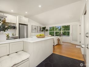 1574 NE Park View Drive 1, Bainbridge Island WA 98110