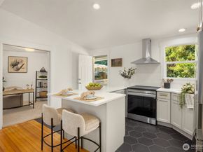 1574 NE Park View Drive 1, Bainbridge Island WA 98110