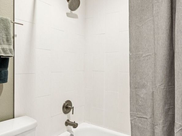 6547 42nd Avenue SW 205, Seattle WA 98136