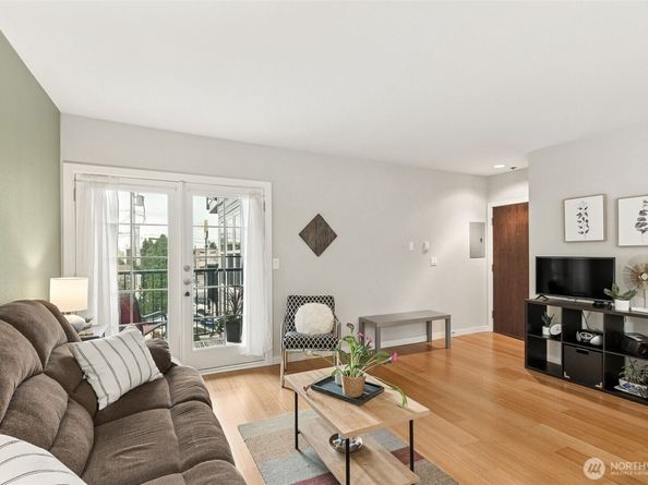 6547 42nd Avenue SW 205, Seattle WA 98136