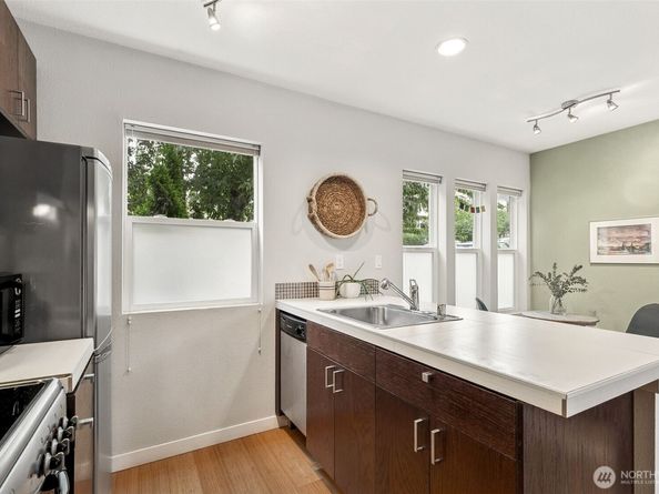 6547 42nd Avenue SW 205, Seattle WA 98136