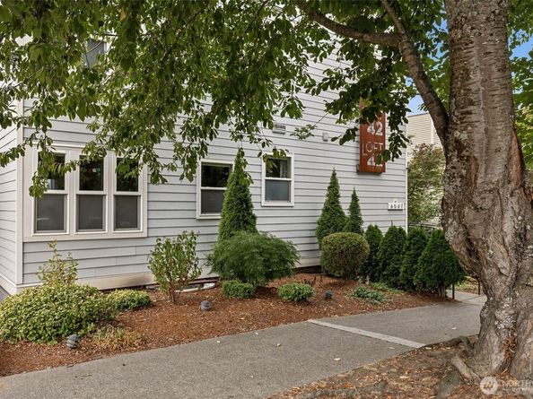 6547 42nd Avenue SW 205, Seattle WA 98136