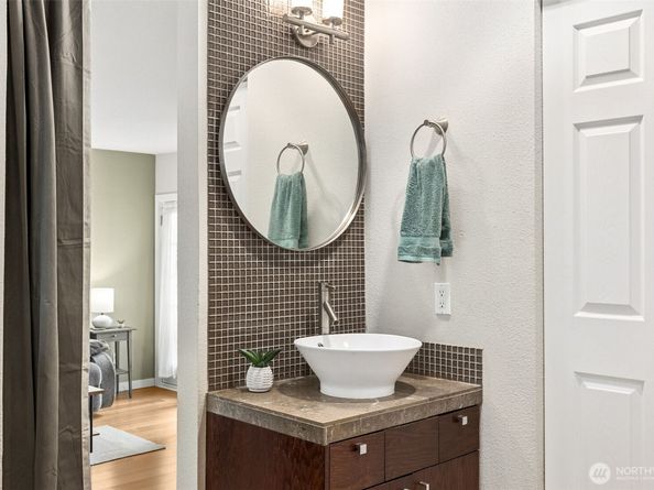 6547 42nd Avenue SW 205, Seattle WA 98136