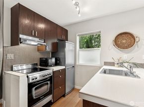 6547 42nd Avenue SW 205, Seattle WA 98136