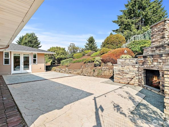 108 Monterey Place NE, Renton WA 98056