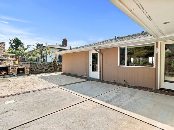 108 Monterey Place NE, Renton WA 98056