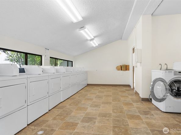6667 138th Avenue NE 524, Redmond WA 98052