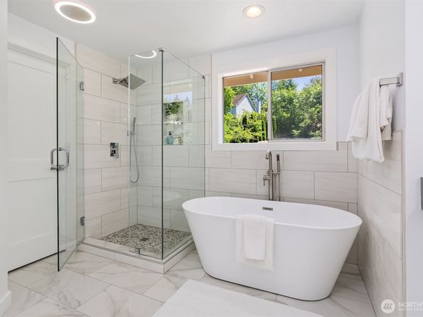 17431 NE 28th Street, Redmond WA 98052