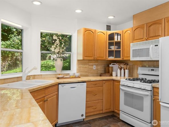 17431 NE 28th Street, Redmond WA 98052