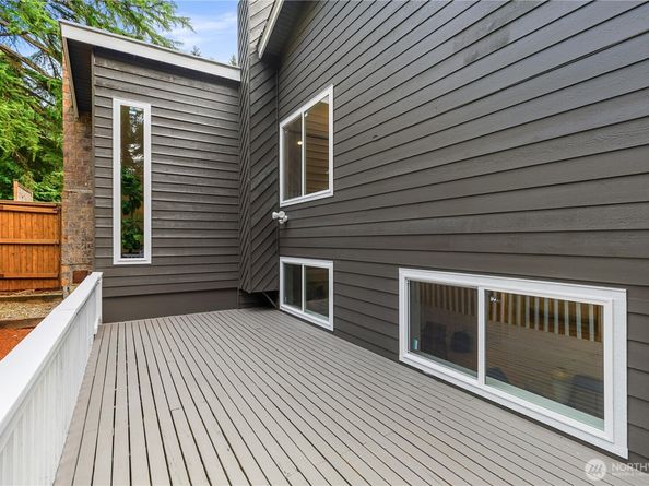 19727 41st Avenue NE, Lake Forest Park WA 98155