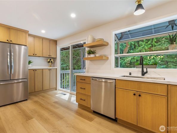 19727 41st Avenue NE, Lake Forest Park WA 98155
