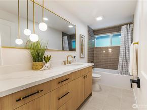 19727 41st Avenue NE, Lake Forest Park WA 98155