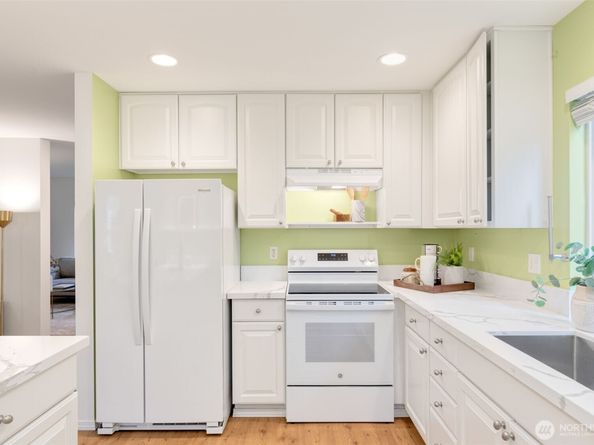 9907 223rd Place NE, Redmond WA 98053