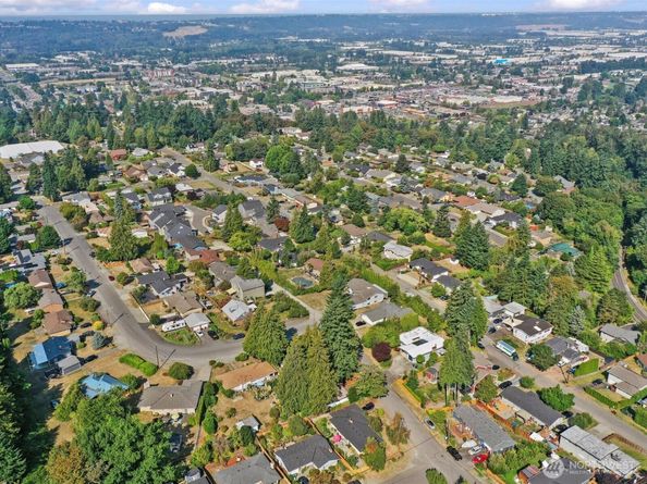 1140 E Seattle Street, Kent WA 98030