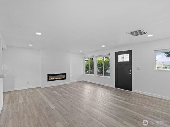 1140 E Seattle Street, Kent WA 98030