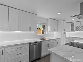 1140 E Seattle Street, Kent WA 98030