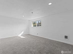 1140 E Seattle Street, Kent WA 98030