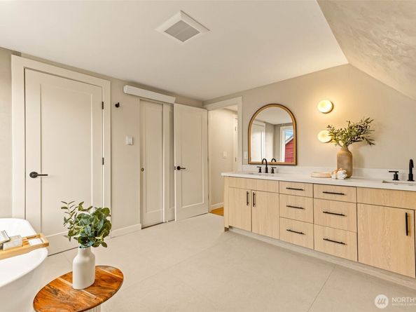 7702 10th Avenue NW, Seattle WA 98117