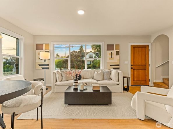 7702 10th Avenue NW, Seattle WA 98117