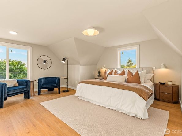 7702 10th Avenue NW, Seattle WA 98117