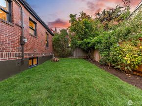 7702 10th Avenue NW, Seattle WA 98117