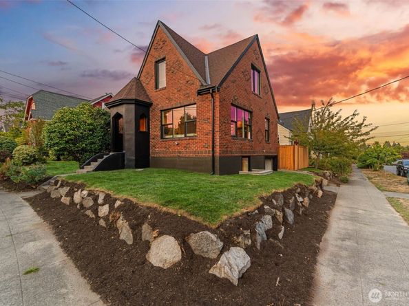 7702 10th Avenue NW, Seattle WA 98117