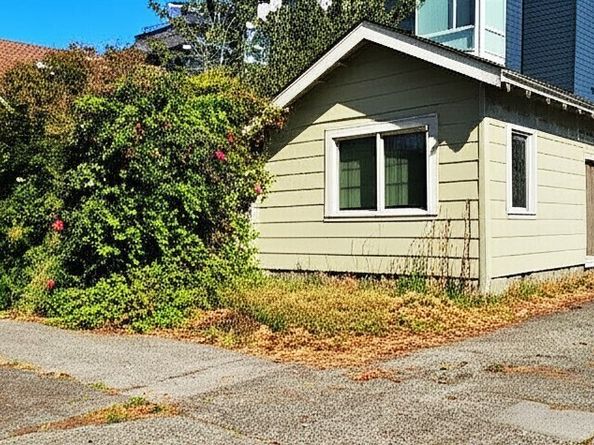 4302 Woodlawn Avenue N, Seattle WA 98103