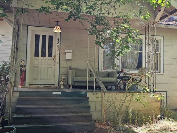4302 Woodlawn Avenue N, Seattle WA 98103