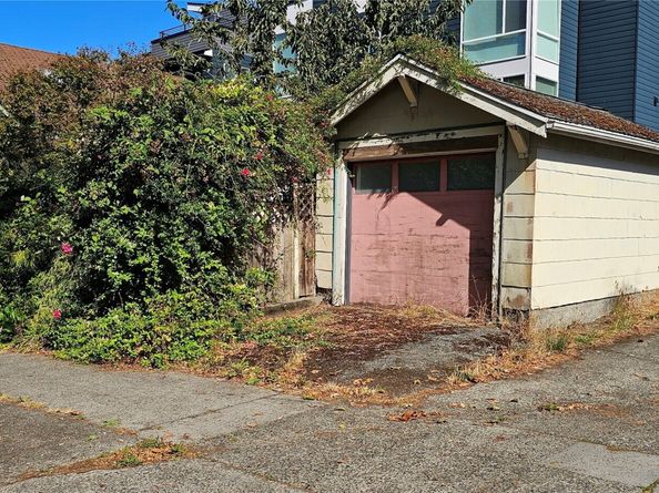 4302 Woodlawn Avenue N, Seattle WA 98103