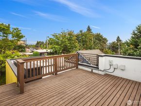 3805 Fremont Lane N, Seattle WA 98103