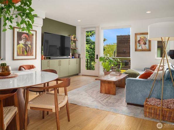 3805 Fremont Lane N, Seattle WA 98103