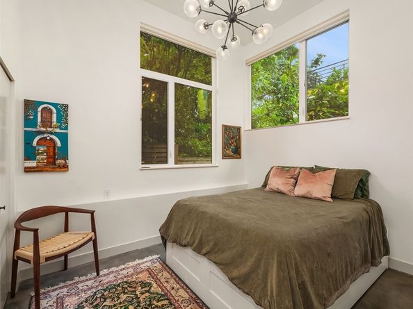 3805 Fremont Lane N, Seattle WA 98103