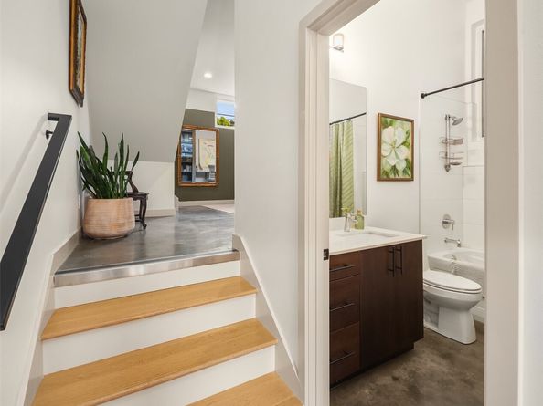 3805 Fremont Lane N, Seattle WA 98103