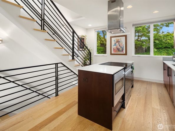 3805 Fremont Lane N, Seattle WA 98103