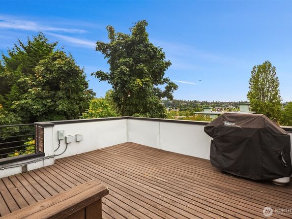 3805 Fremont Lane N, Seattle WA 98103