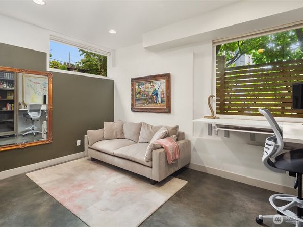 3805 Fremont Lane N, Seattle WA 98103