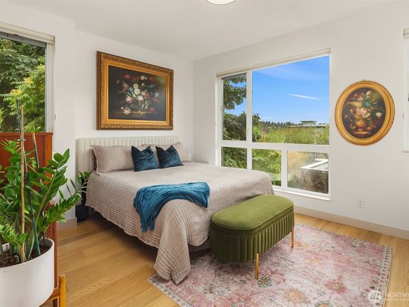 3805 Fremont Lane N, Seattle WA 98103