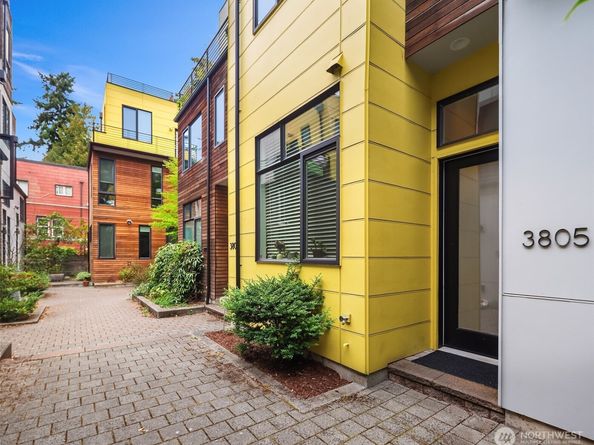 3805 Fremont Lane N, Seattle WA 98103