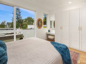 3805 Fremont Lane N, Seattle WA 98103
