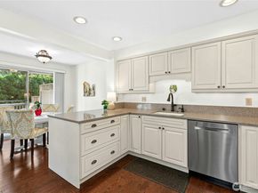 24325 SE 41st Lane 61, Sammamish WA 98029