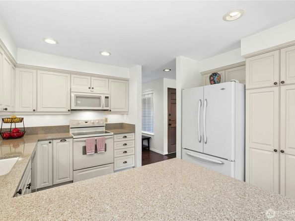 24325 SE 41st Lane 61, Sammamish WA 98029