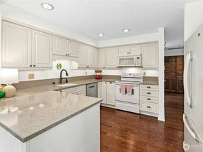 24325 SE 41st Lane 61, Sammamish WA 98029