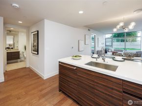 588 Bell Street 902S, Seattle WA 98121