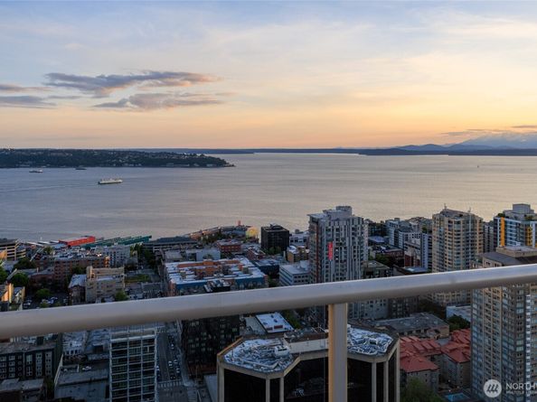 588 Bell Street 902S, Seattle WA 98121