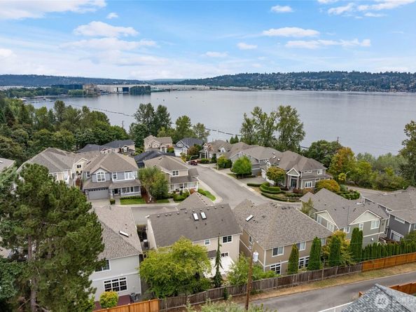 1008 N 27th Place, Renton WA 98056