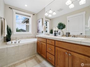 1008 N 27th Place, Renton WA 98056