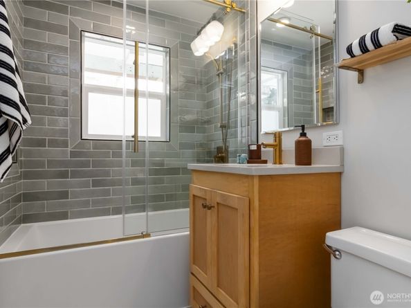 10523 Evanston Avenue N, Seattle WA 98133